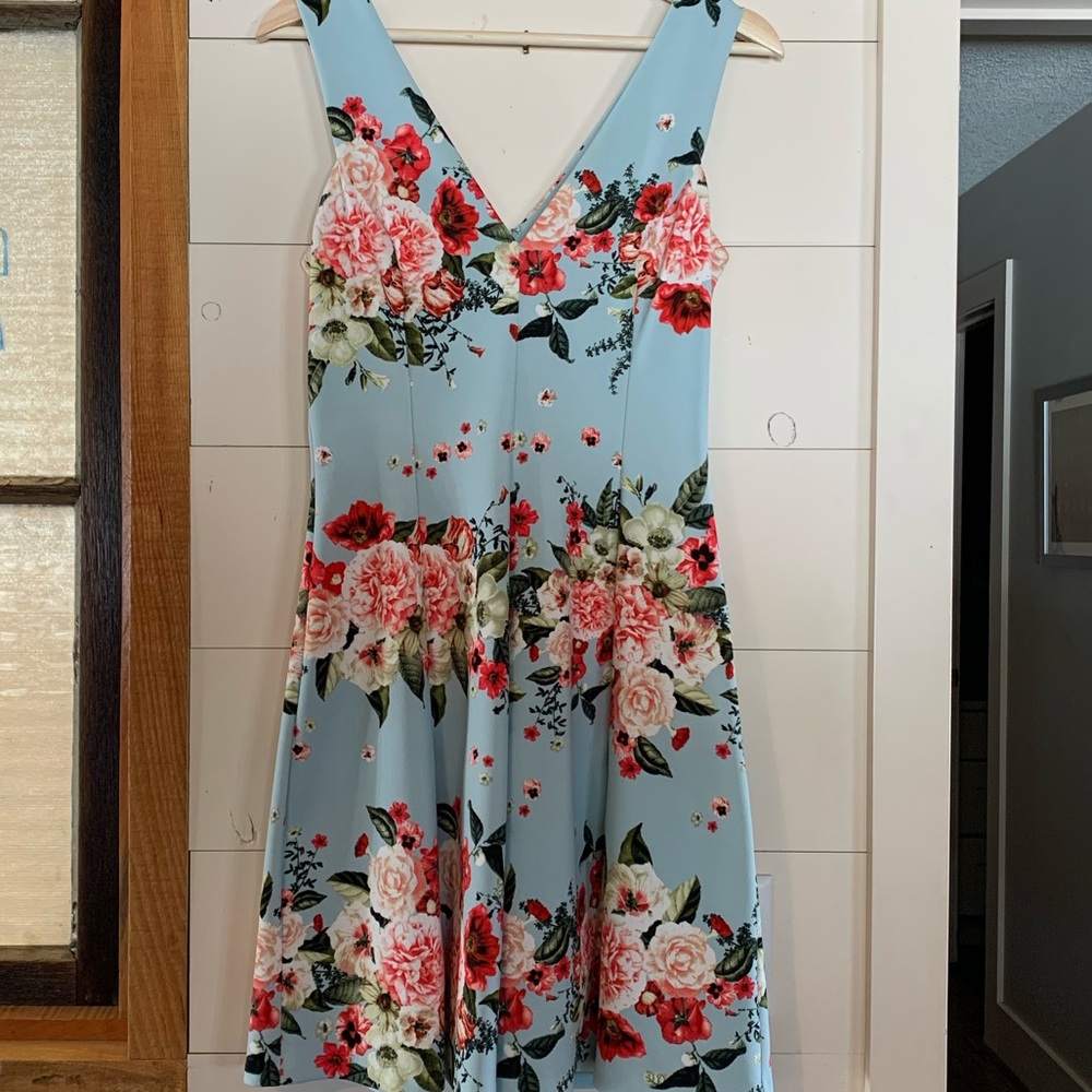 Cute Floral Dress! Spring is coming up ;)